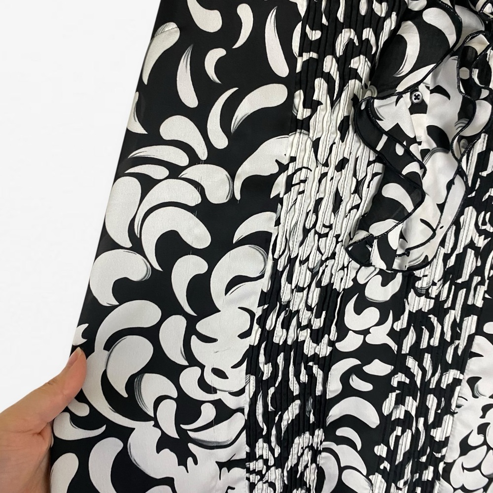 White House Black Market Ruffled Black and White Career Blouse Top L - Picture 8 of 9